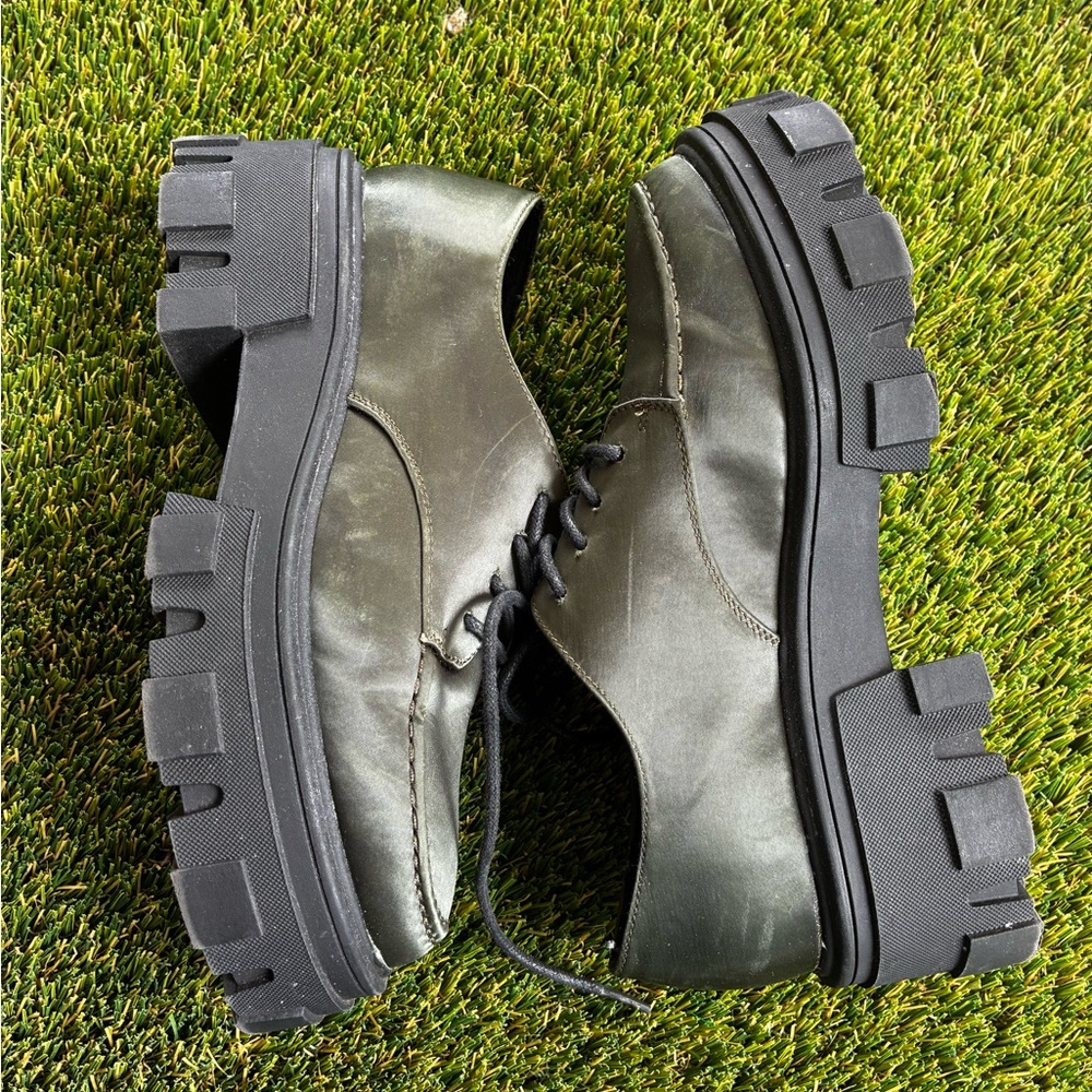 Shoes - Picture 3 of 5